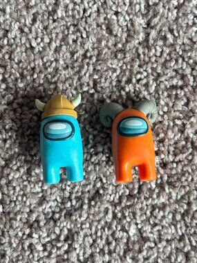 SET OF 2 AMONG US 2” CREWMATE MINI FIGURES TEAL/ORANGE INNERSLOTH TOIKIDO